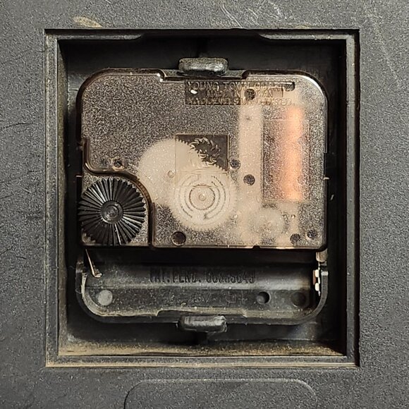 VINTAGE Toronto Blue Jays Wall Clock Hanging Plastic - Picture 4 of 4